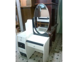 Thanh Lý Bàn Trang Điểm Trắng Đen Giá Rẻ